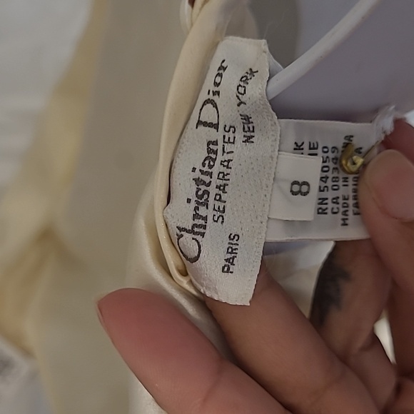 Elegant Cream Pleated Blouse - Picture 7 of 8